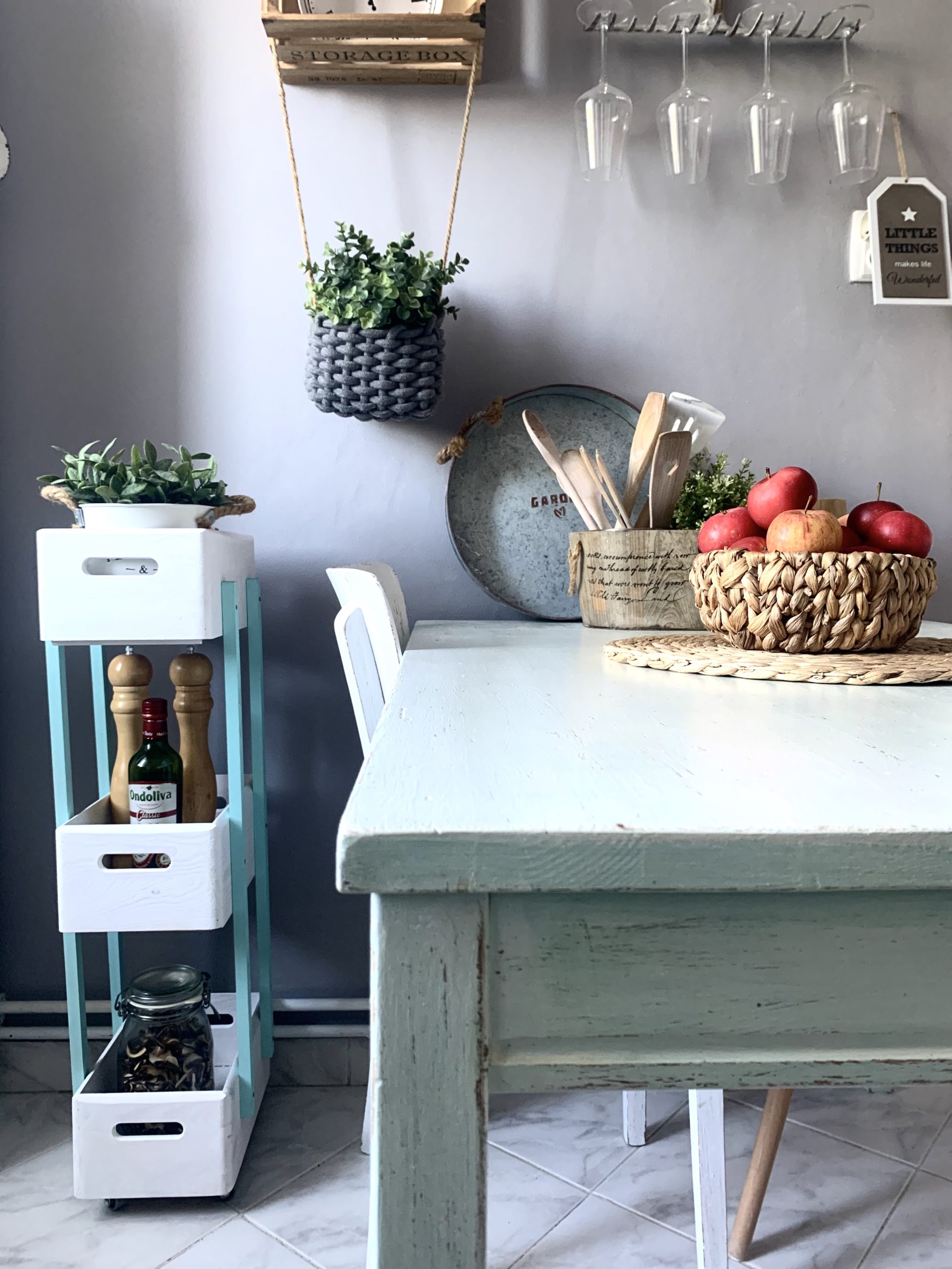 Jak na výrobu závěsné poličky